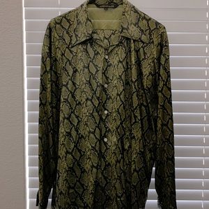 Mens 2pc long sleeve Silk feel Python walking suit. Outfit turn heads